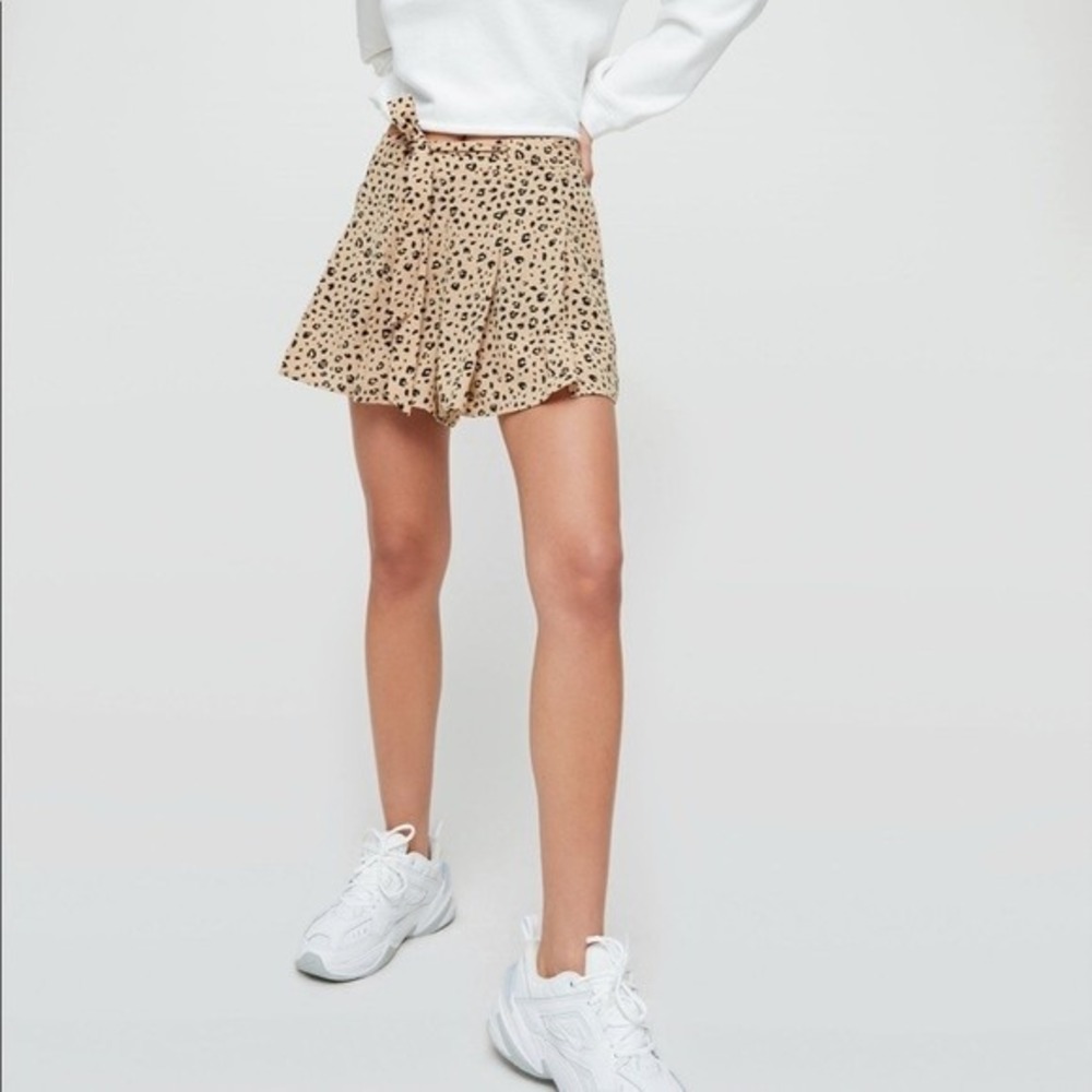 Sunday Best Women Leopard Print Belted Pleated Shorts Size 0